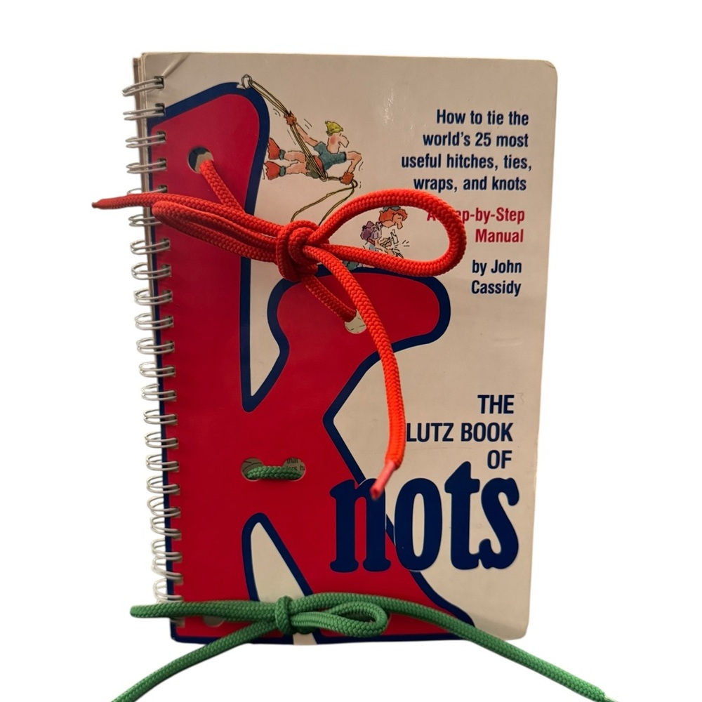 Klutz Knot Tying Guide with Red and Green Cords - Picture 2 of 8
